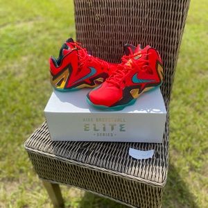 Lebron xi elite hero